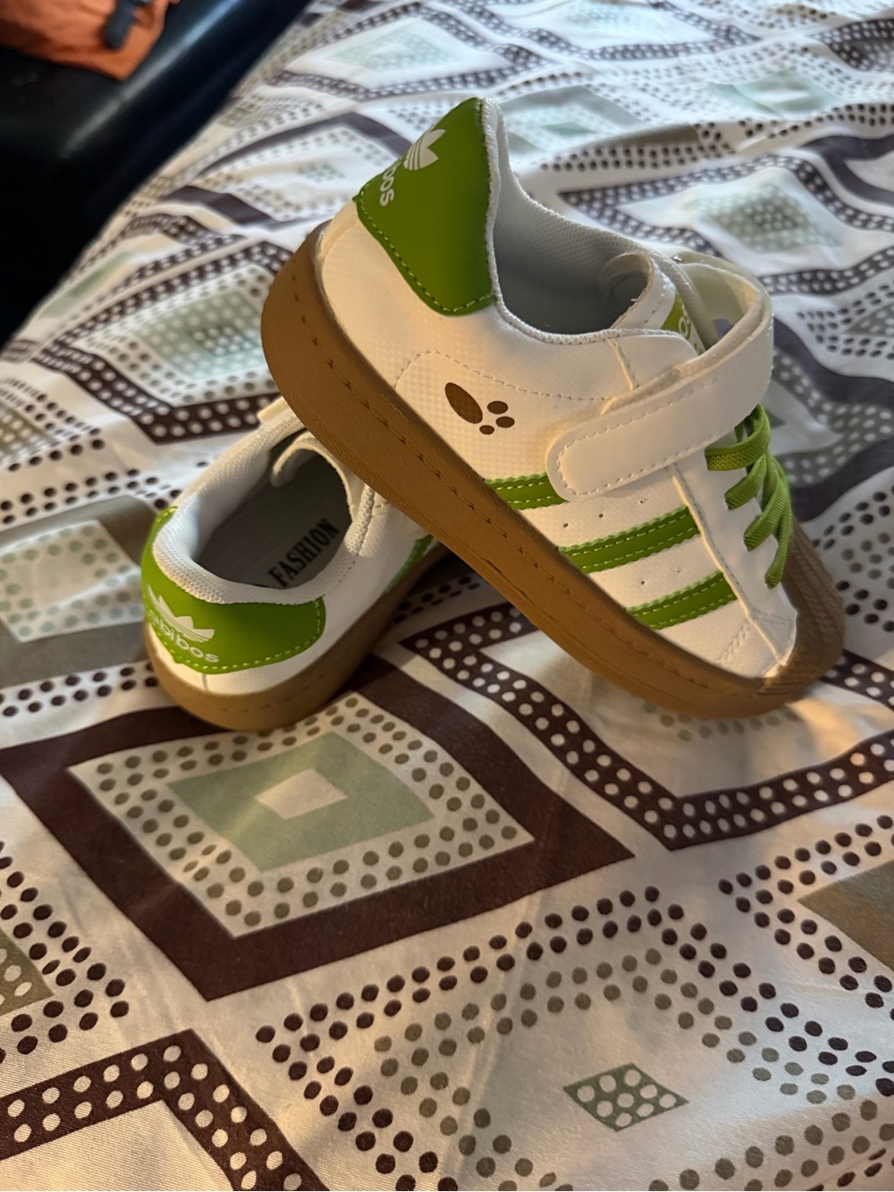 adidas Originals Kids White & Green Velcro Sneakers with Gum Sole